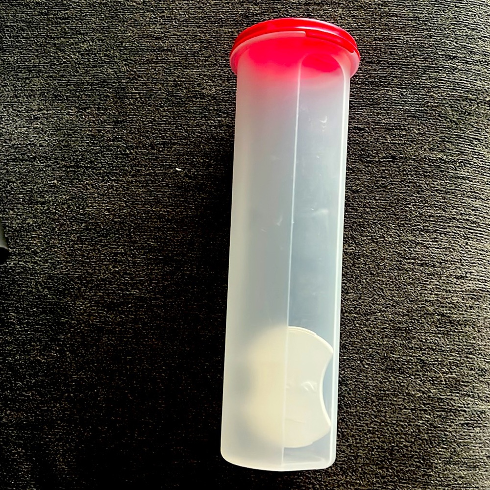 Tupperware spaghetti container